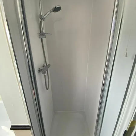 Pristine 2 Bedroom Apartment With Off Street Parking Norwich Exterior foto